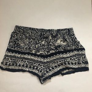 4 FOR 25 🌿🍷 Navy and White tribal shorts